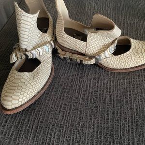 Free bird boots. Barely worn.